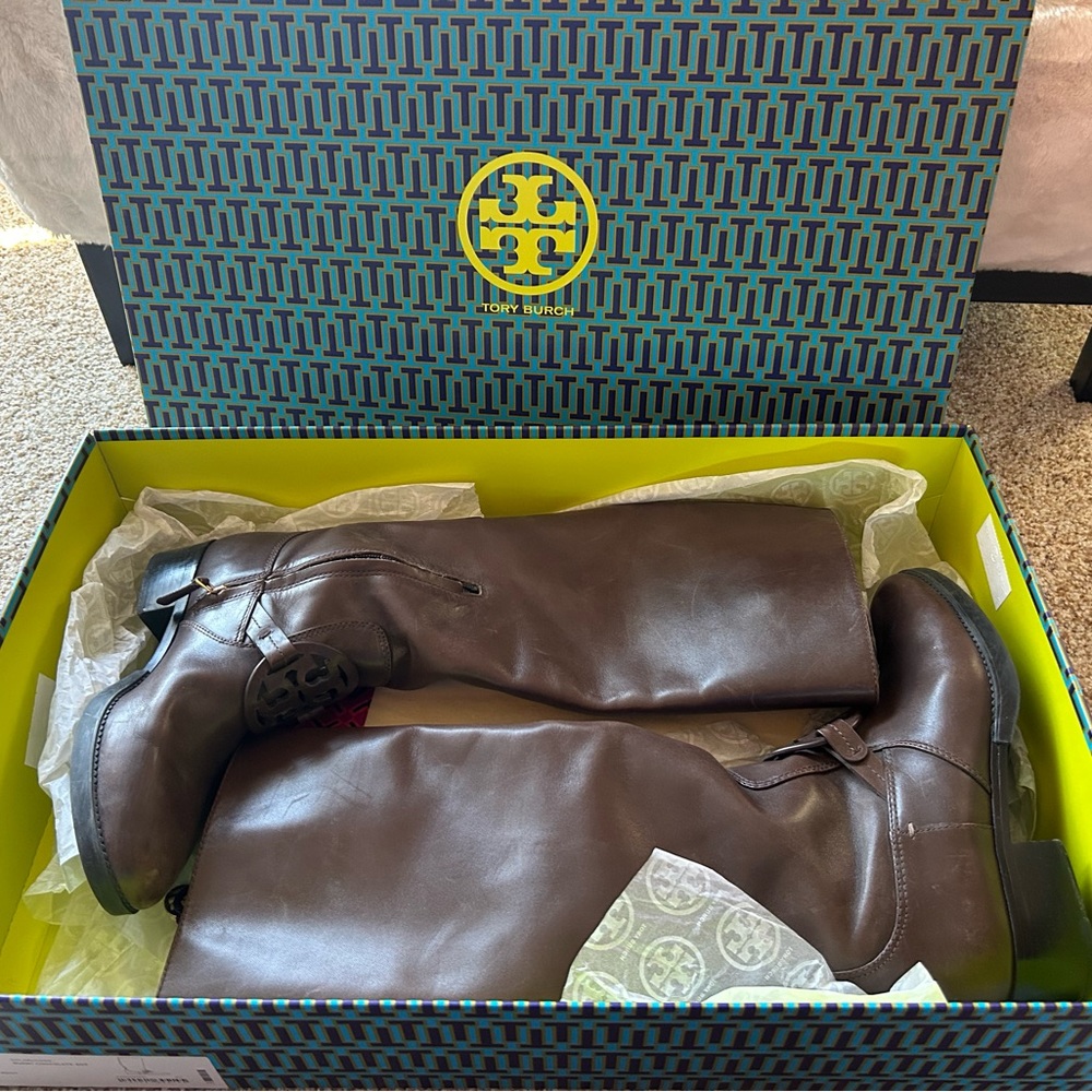 Tory Burch Miller pull on boot in Burnt Chocolate, sz 8